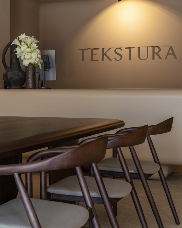 Подарки принимаются здесь и сейчас. 14 мест