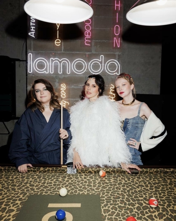 Космический показ Chanel в Гран-Пале и другие