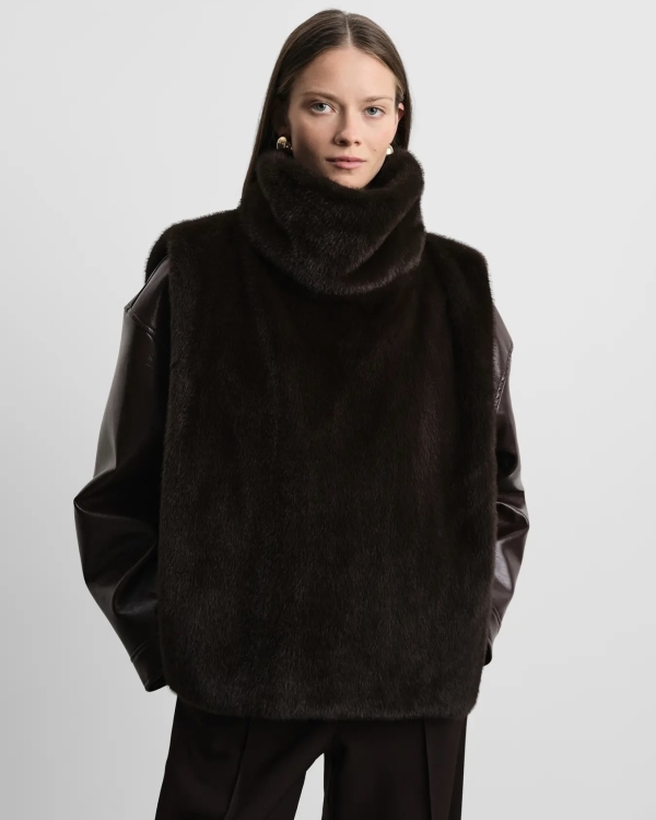 Мех — самый модный материал этой осени.