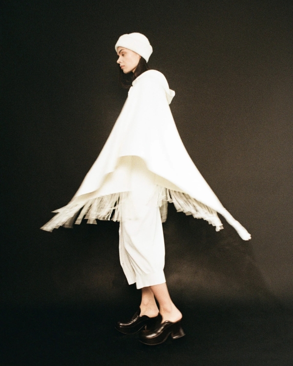 Кейп — в коллекциях Dior, Toteme и