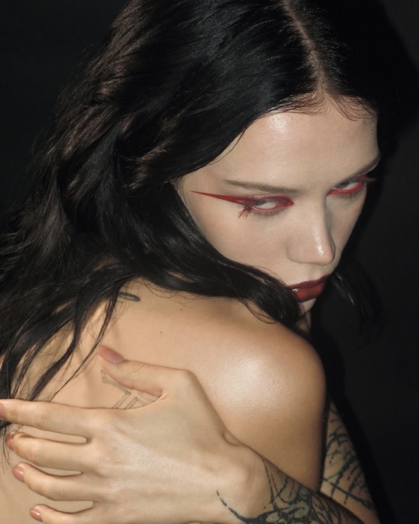 Страшно красивый макияж на Хэллоуин-2025