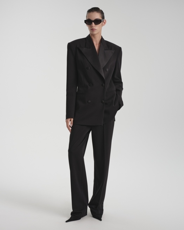 Вашу маму и там и тут показывают.