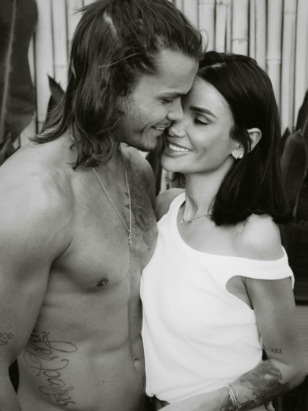 Айза выходит замуж в третий раз