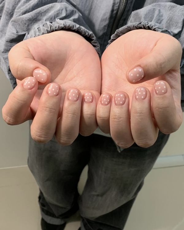 Идеи маникюра на Новый год 2026