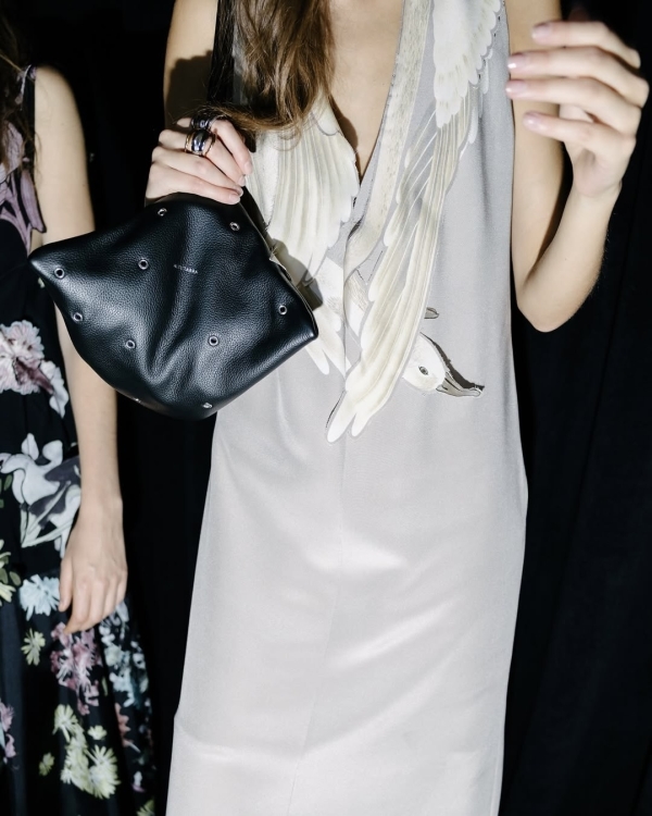 Невеста Chanel, Balenciaga, Dior. Какими свадебными образами