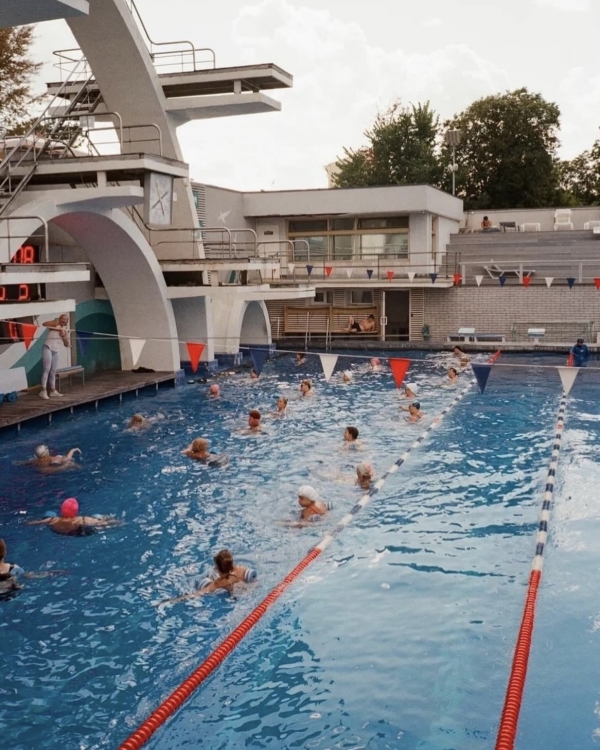 Подарки принимаются здесь и сейчас. 14 мест