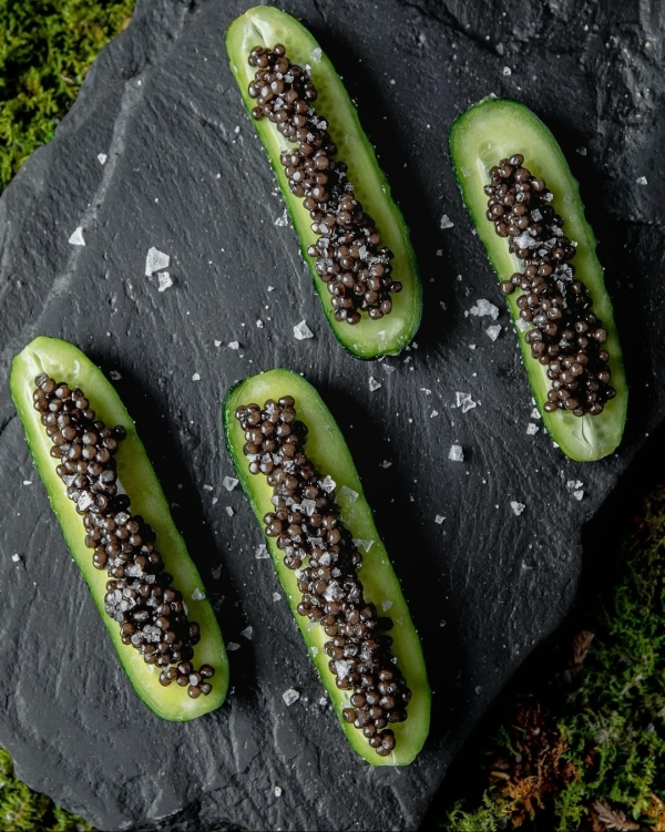 Подарки принимаются здесь и сейчас. 14 мест