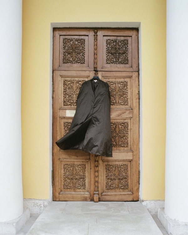 Кейп — в коллекциях Dior, Toteme и