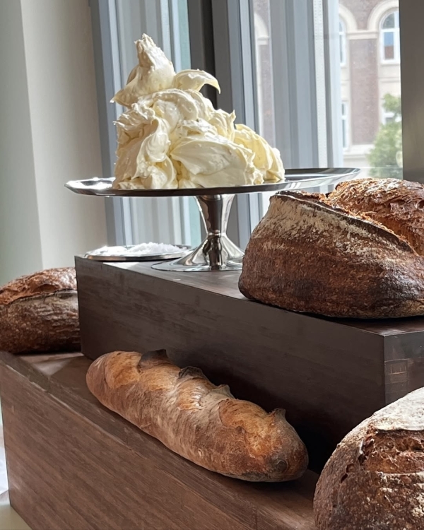 На хлеб намажешь. Как оформить масло в