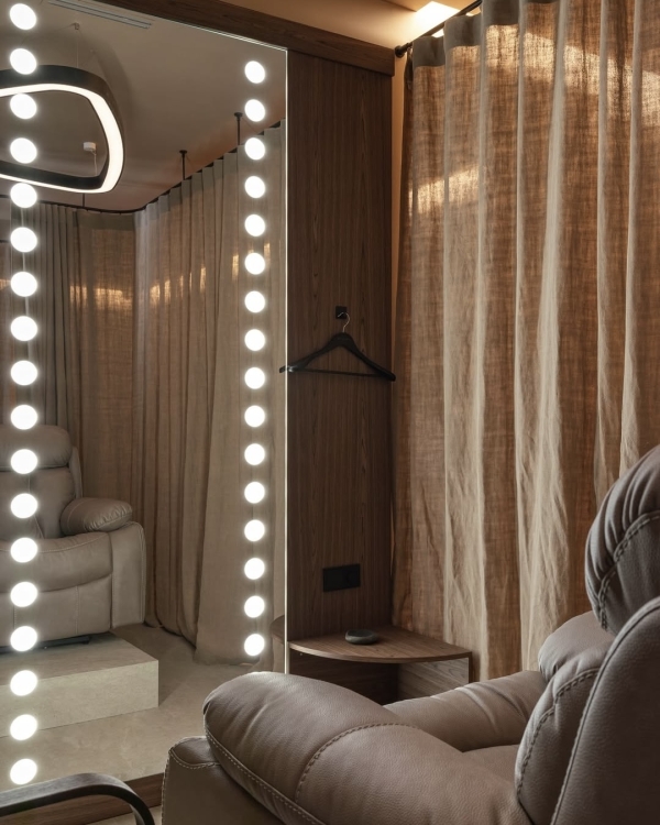 Подарки принимаются здесь и сейчас. 14 мест