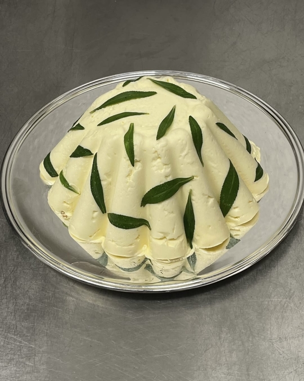 На хлеб намажешь. Как оформить масло в