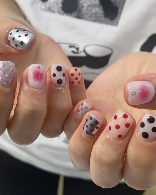 Идеи маникюра на Новый год 2026