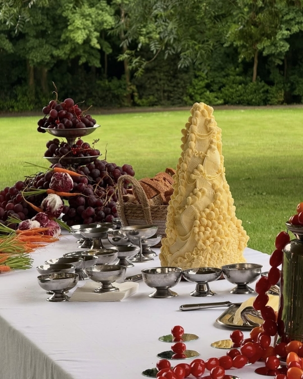 На хлеб намажешь. Как оформить масло в