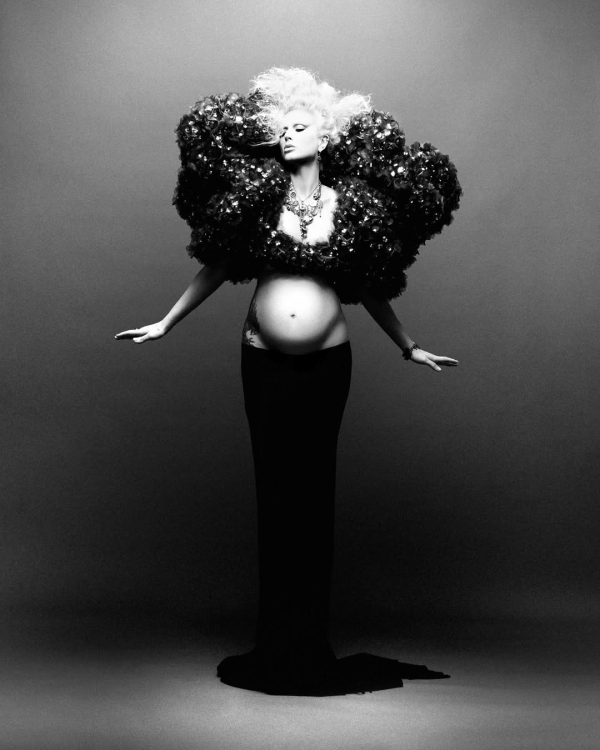 Стилистка Вика Салават стала мамой