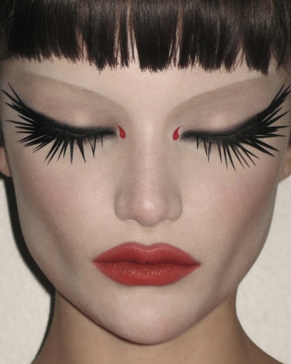 Страшно красивый макияж на Хэллоуин-2025
