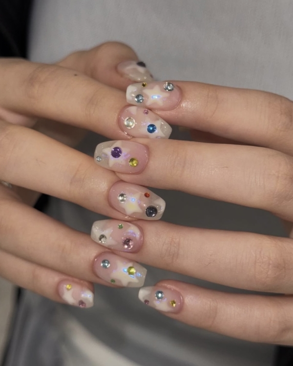 Идеи маникюра на Новый год 2026