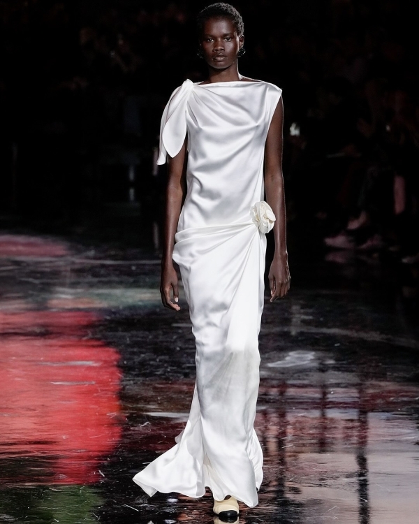 Невеста Chanel, Balenciaga, Dior. Какими свадебными образами