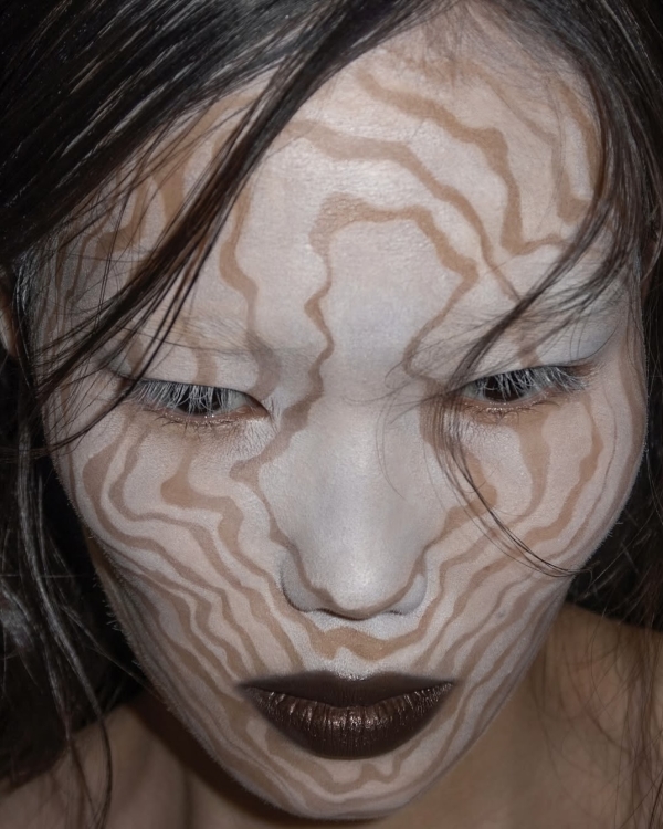 Страшно красивый макияж на Хэллоуин-2025