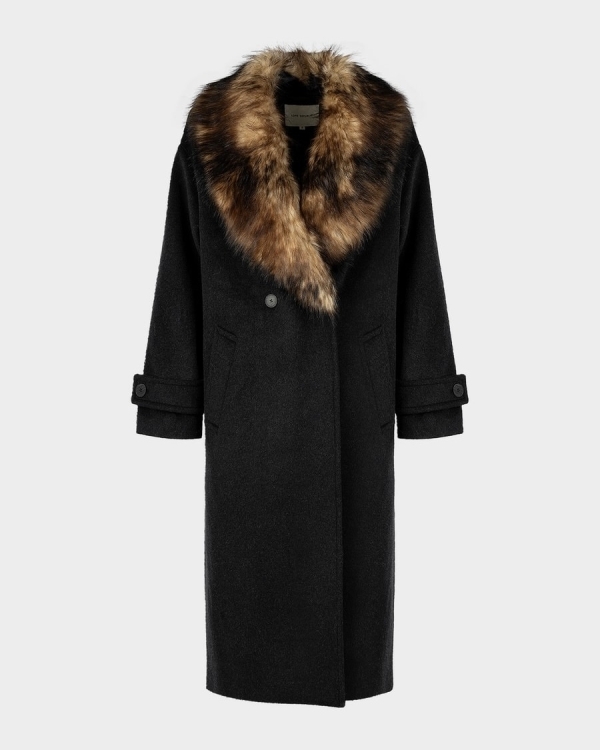 Мех — самый модный материал этой осени.