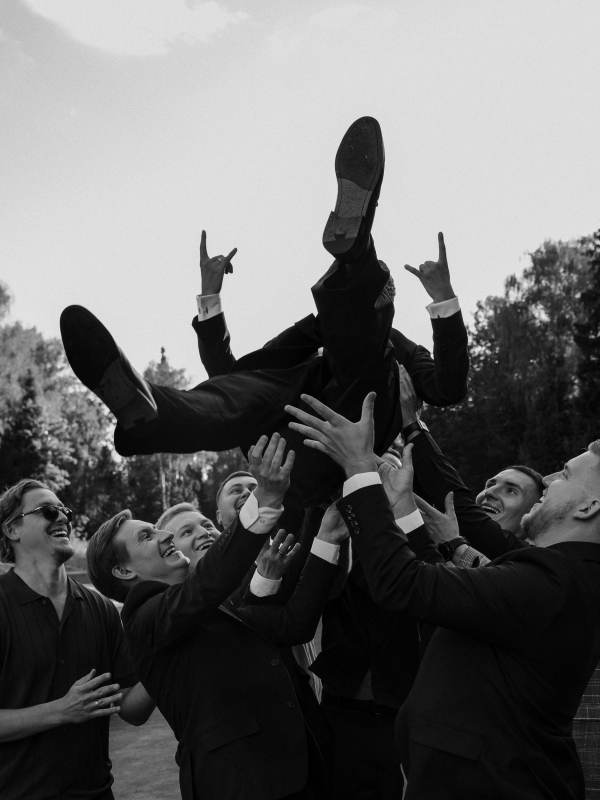 Любимые свадебные снимки сезона 2025 — от фотографов