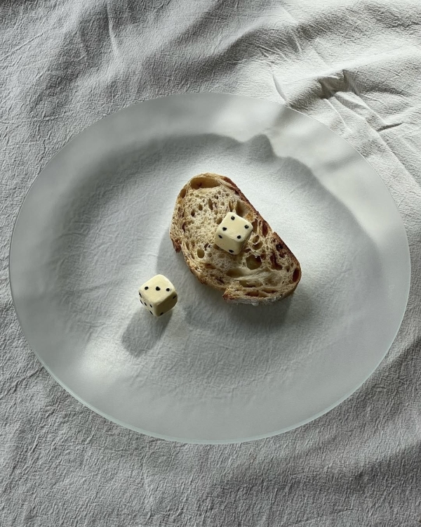 На хлеб намажешь. Как оформить масло в