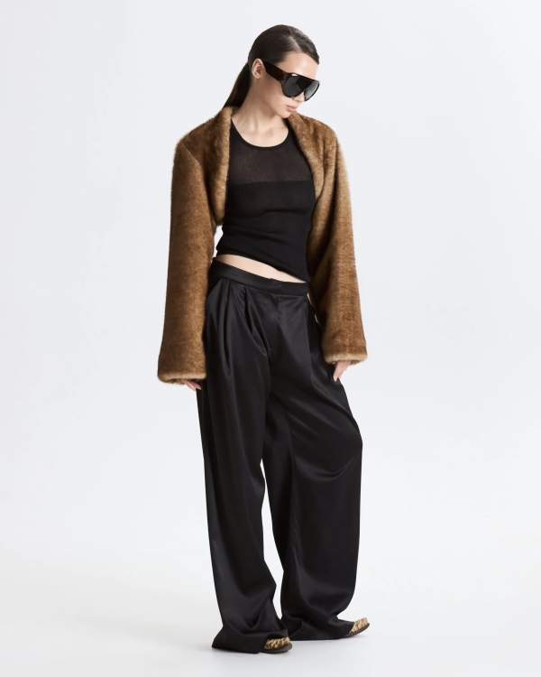 Мех — самый модный материал этой осени.