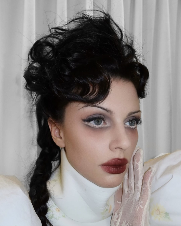 Страшно красивый макияж на Хэллоуин-2025