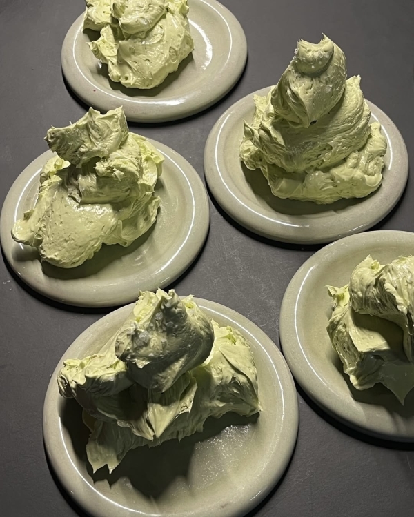 На хлеб намажешь. Как оформить масло в