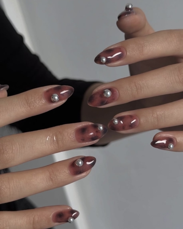 Идеи маникюра на Новый год 2026