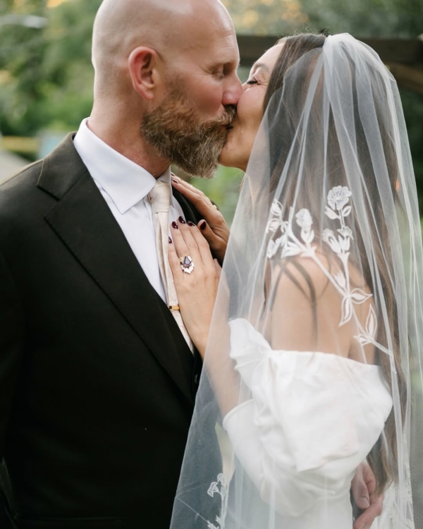 Старшая сестра Джиджи и Беллы Хадид вышла