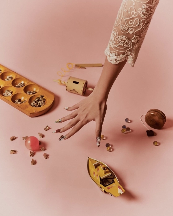 Идеи маникюра на Новый год 2026