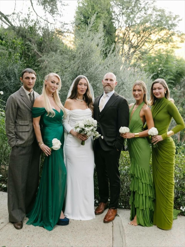 Старшая сестра Джиджи и Беллы Хадид вышла