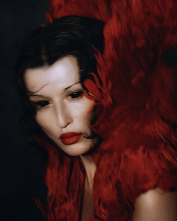 Кому доверяют свой макияж селебрити и модные