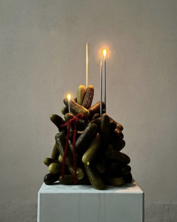 В каких цветах украшать дом на Новый