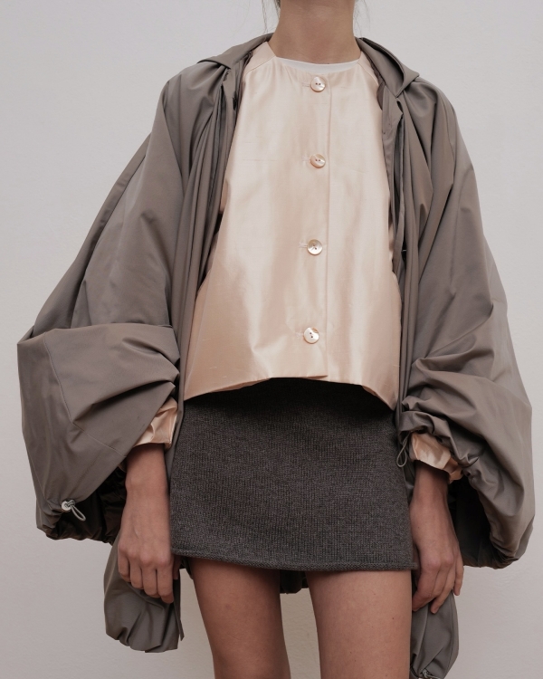 Кейп — в коллекциях Dior, Toteme и