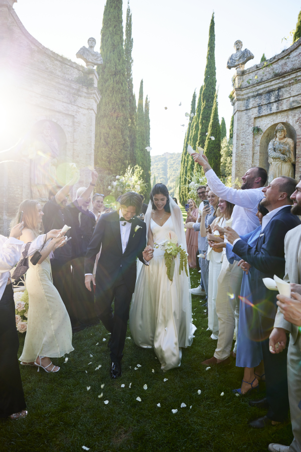 Любимые свадебные снимки сезона 2025 — от фотографов