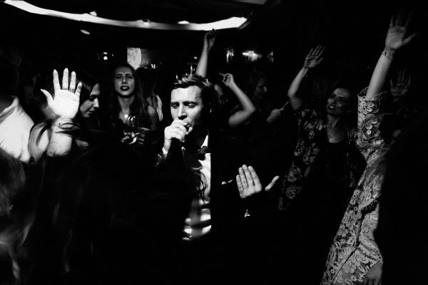 Ведущие Александр Белов