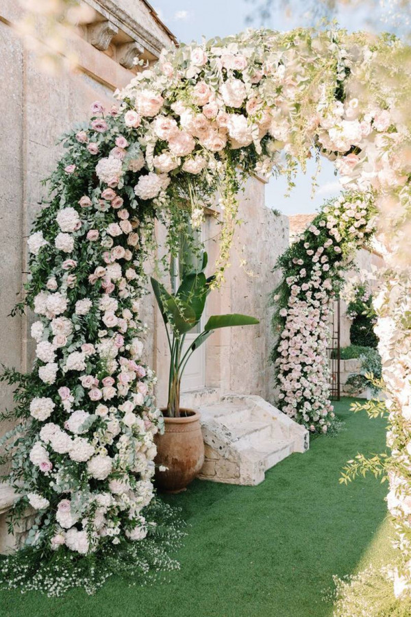 По мотивам королевского торжества: свадьба Кьяры Ферраньи