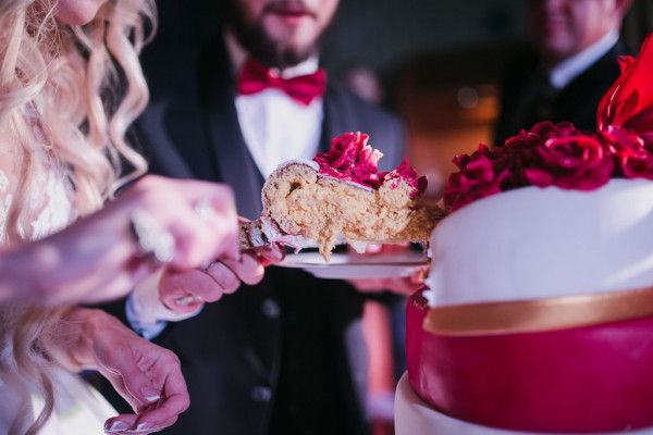 Красно-золотая свадьба Юлии и Дениса в отеле