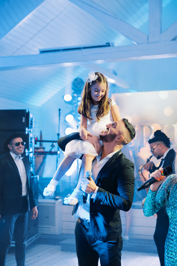 «Изумрудная» свадьба Андрея и Полины на берегу