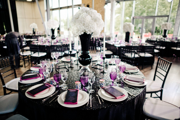 Неоновая свадьба Марии и Павла в дизайн-отеле