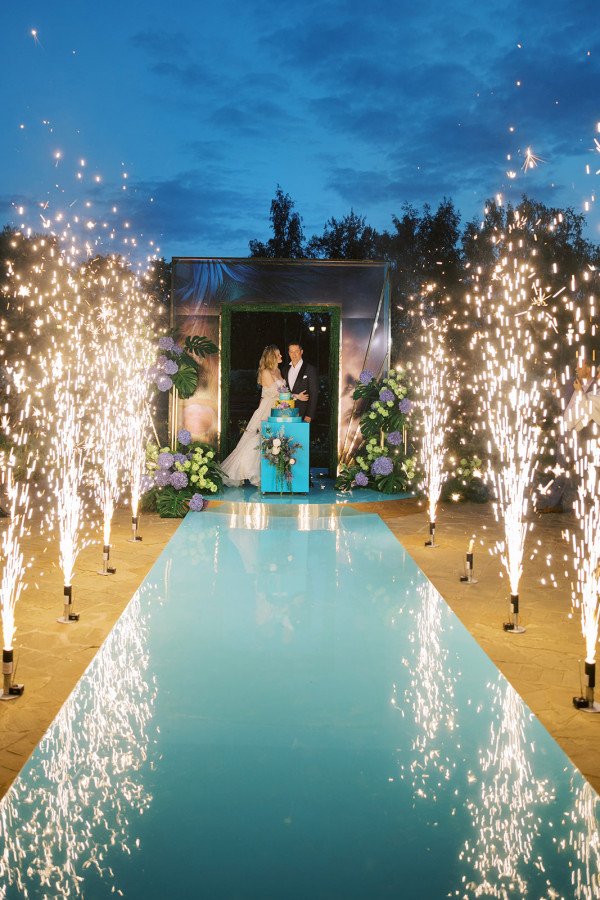 «Изумрудная» свадьба Андрея и Полины на берегу