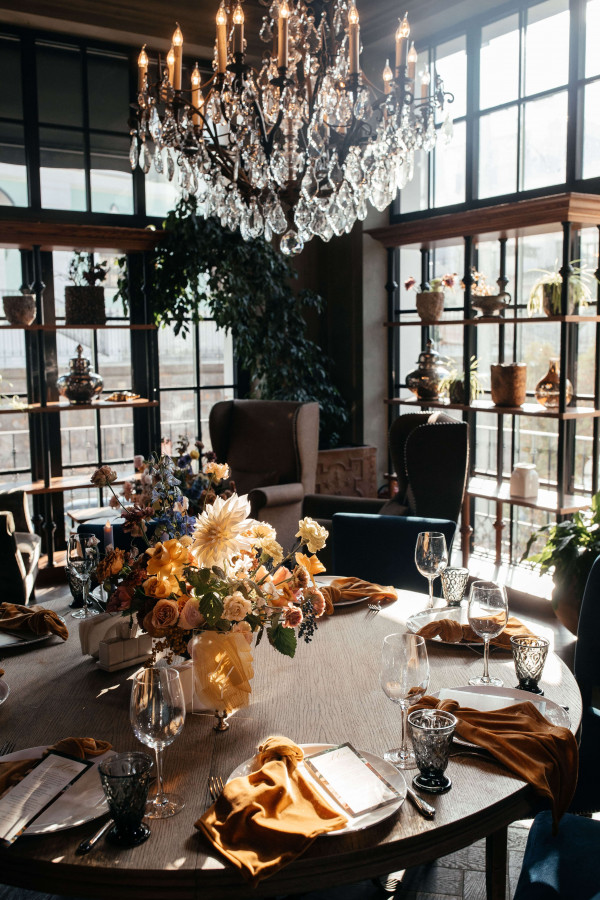 Осенняя свадьба Анны и Расима в ресторане