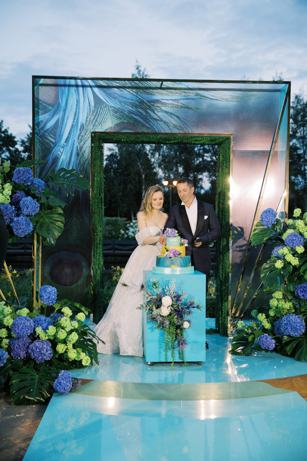 «Изумрудная» свадьба Андрея и Полины на берегу