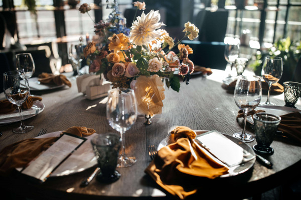 Осенняя свадьба Анны и Расима в ресторане