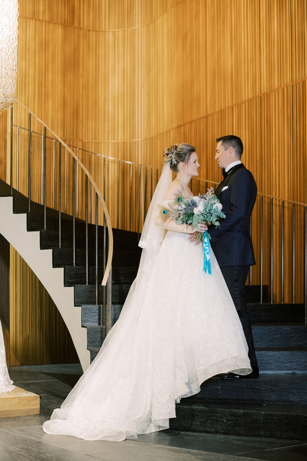 «Изумрудная» свадьба Андрея и Полины на берегу