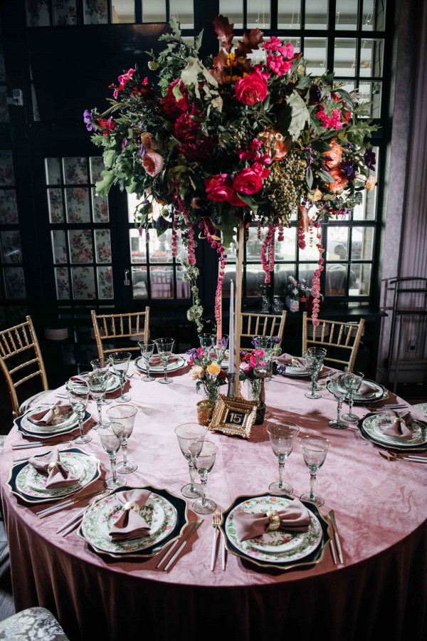 3 свадьбы в лесу среди елей и