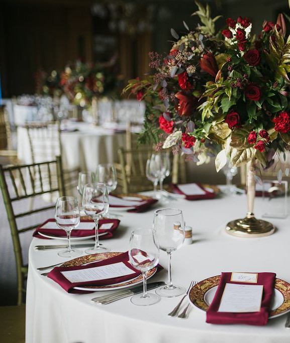 Красно-золотая свадьба Юлии и Дениса в отеле