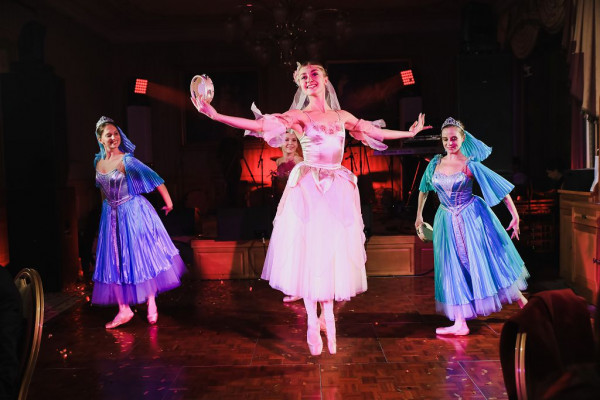 Красно-золотая свадьба Юлии и Дениса в отеле