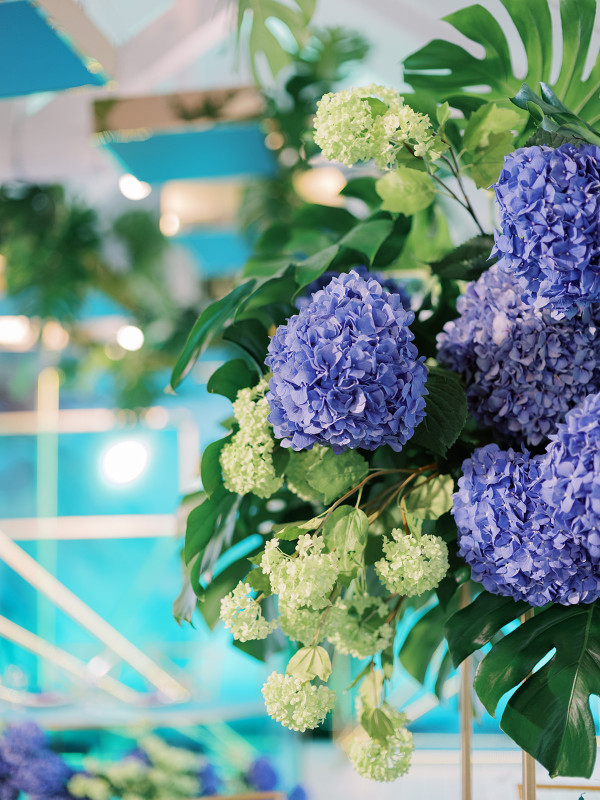 «Изумрудная» свадьба Андрея и Полины на берегу